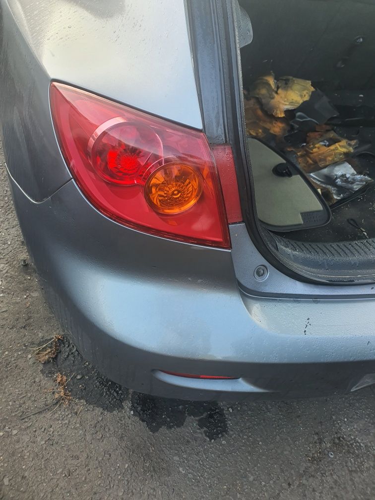 Lampa tyl w blotnik Mazda 3 BK hb
