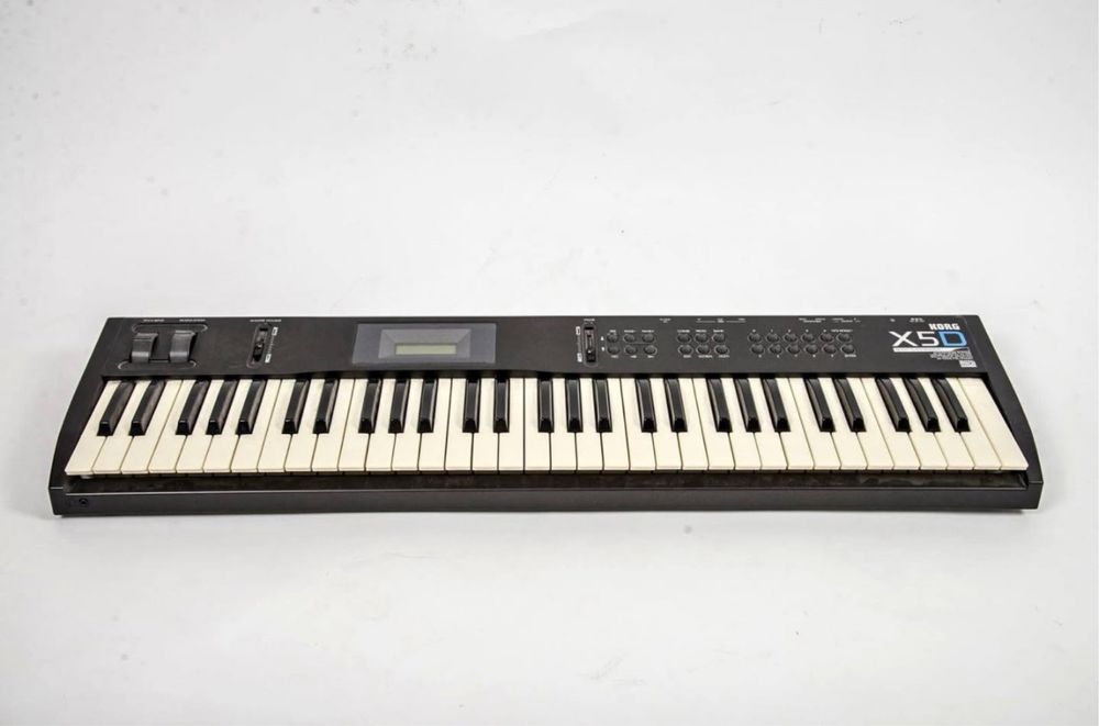 Продається синтезатор Korg5d