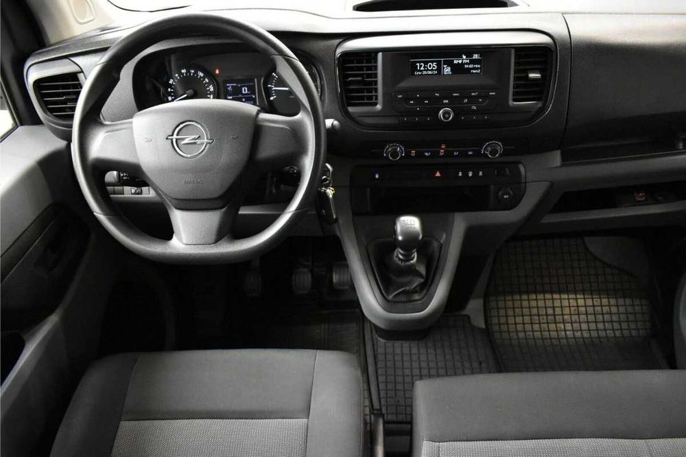 Wynajem BUSA 9 osobowego VIVARO LONG - POZNAŃ - BUS od 190zł / dzień