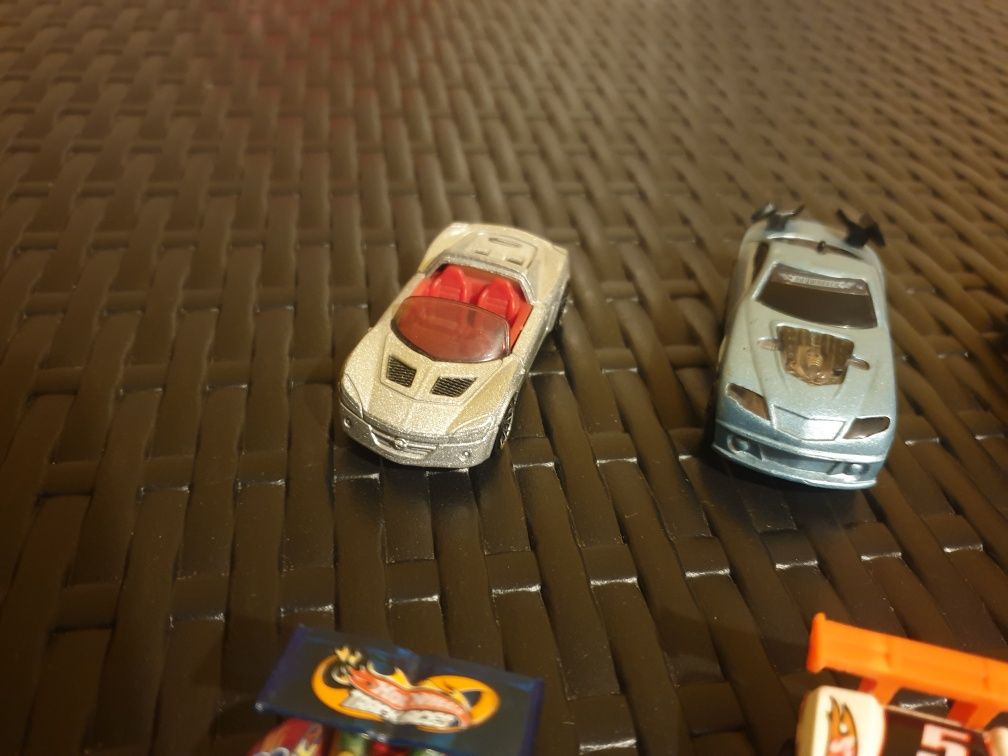 Carros Hotwheels Matchbox da Mattel