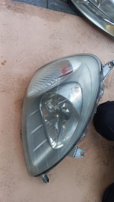 Toyota Yaris mk1 99-03 reflektor lampa prawa prawy eu