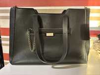 czarna torebka shopper A4 Parfois