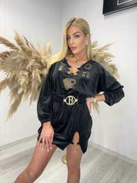 Elegancka sukienka tunika welurowa złote dodatki logo paparazzi