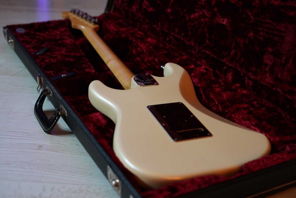 Fender Elite Olympic Pearl Stratocaster (2017) + Case