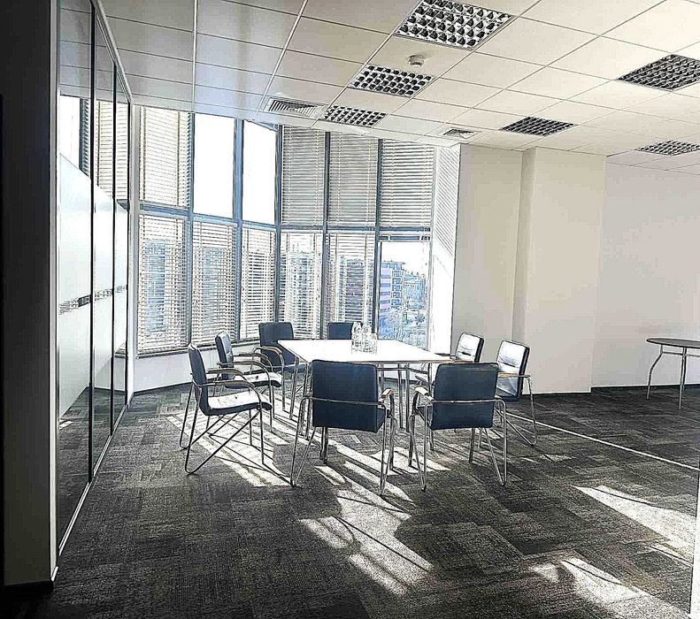 Klimatyczne biuro z   klimatyzacją i własnym aneksem kuchennym