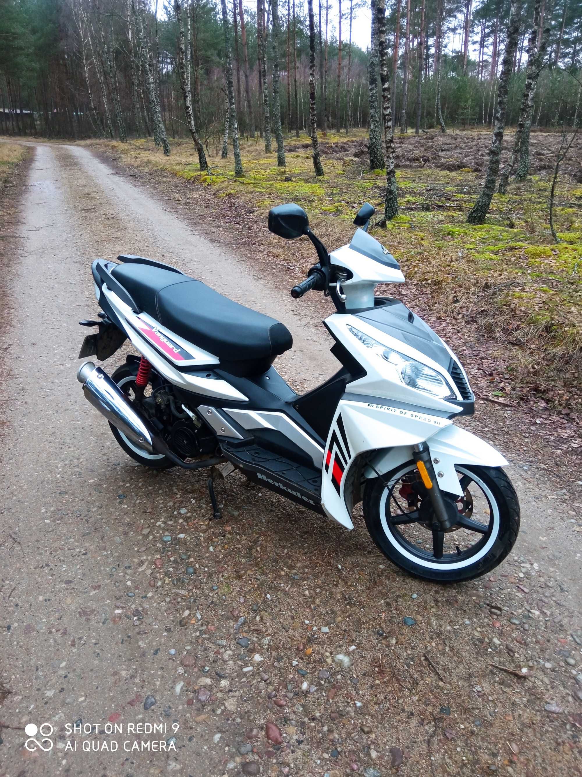 Herkules..piękny skuter..przeb.6999 km poj. 125 (nie wsk motorynka)