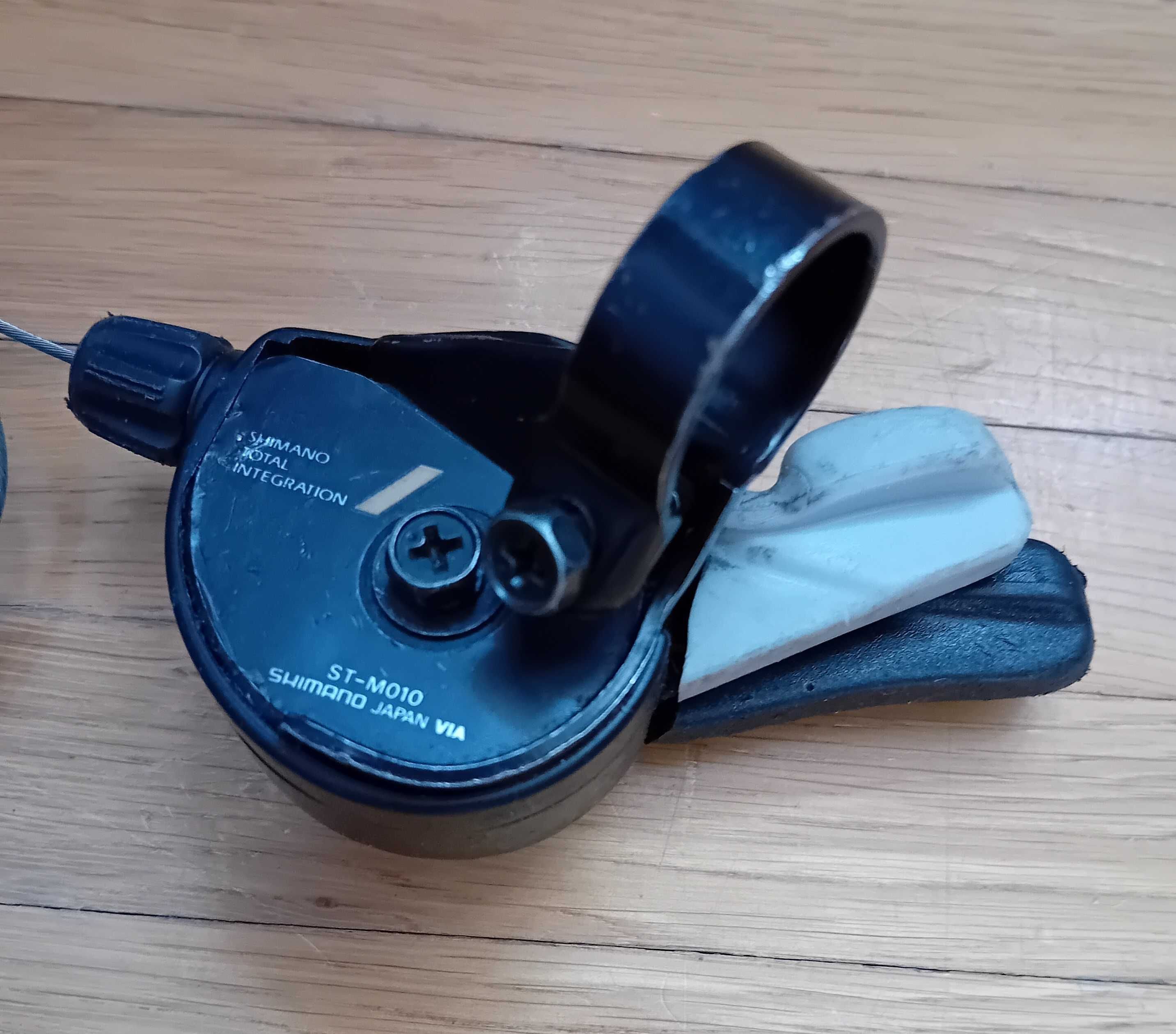 Retro manetka ,dźwignia przerzutki Shimano 70GS, ST-M010 /nowa/.