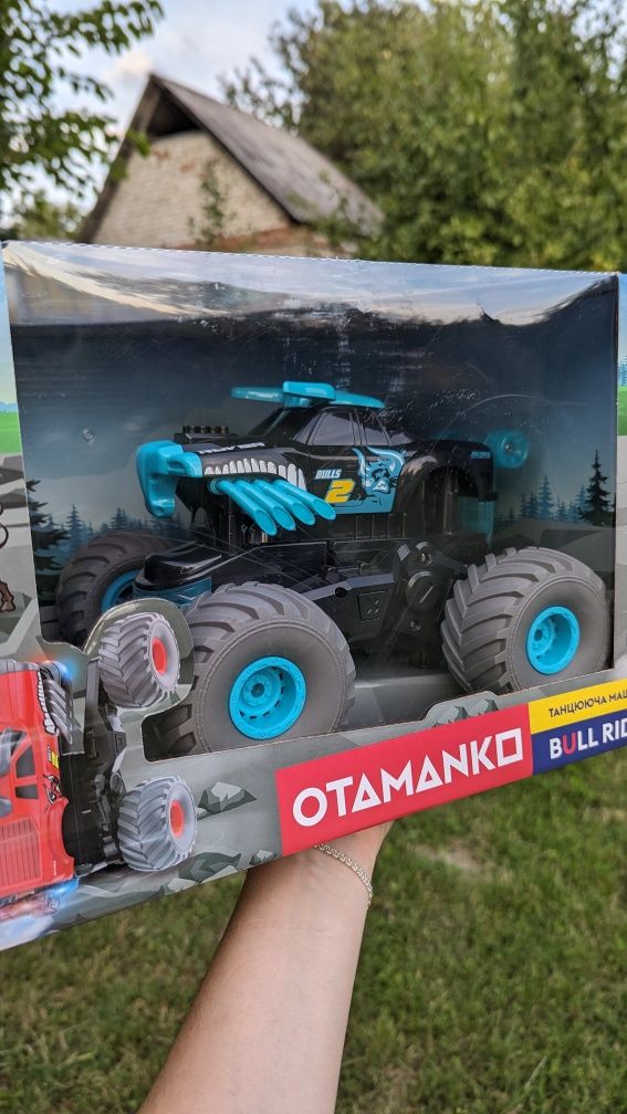 Машинка на пульту в подарунок трансформер