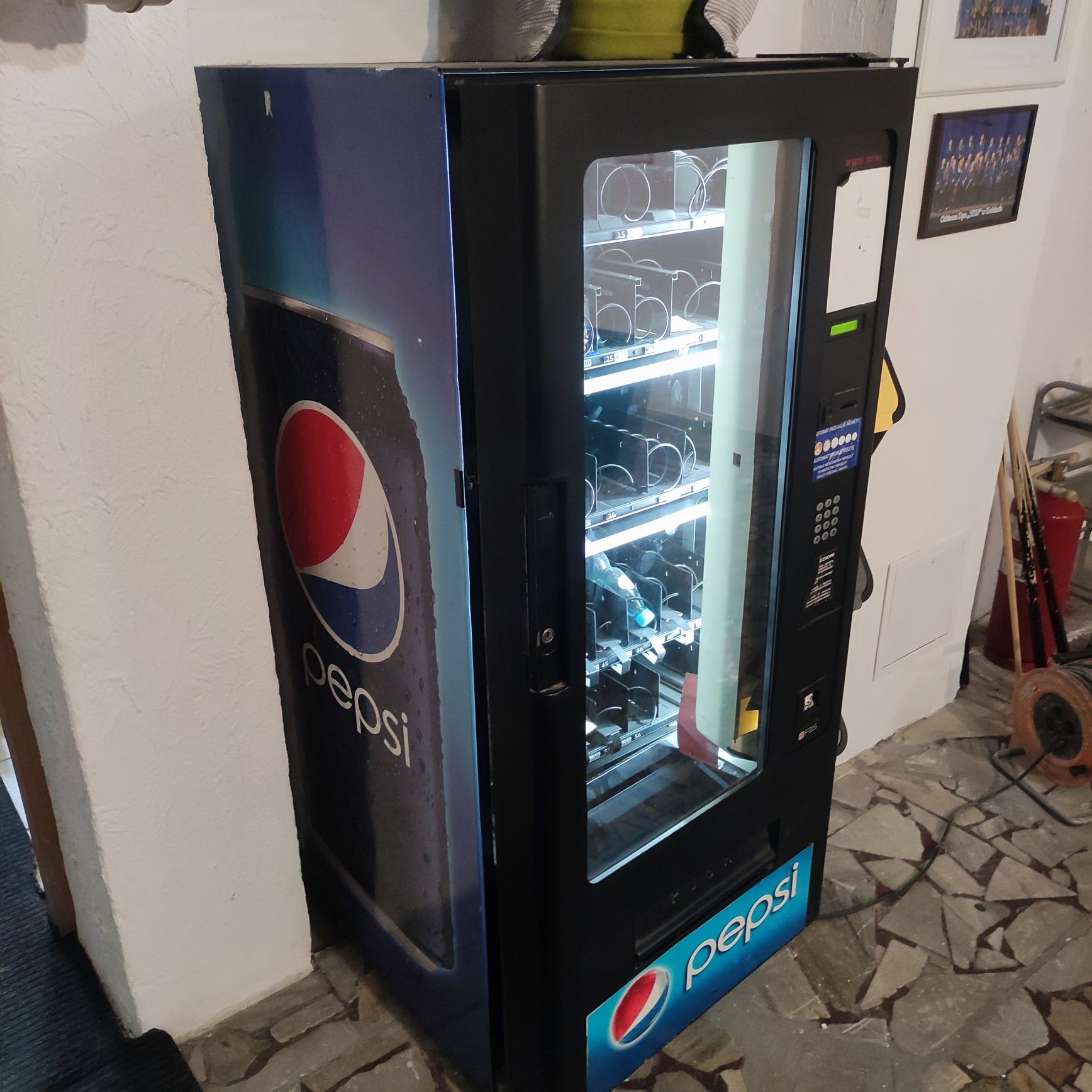 Automat sprzedażowy wendingowy