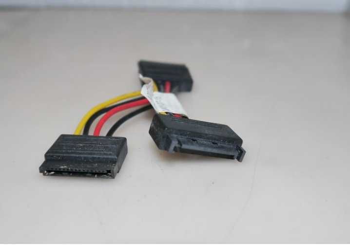 ZESTAW: Kabel SATA III 6Gb/s x2szt. Kabel zasilania SATA 15 pin x1szt.