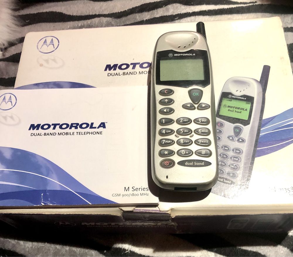 Раритетний телефон Motorola M3588, комплект