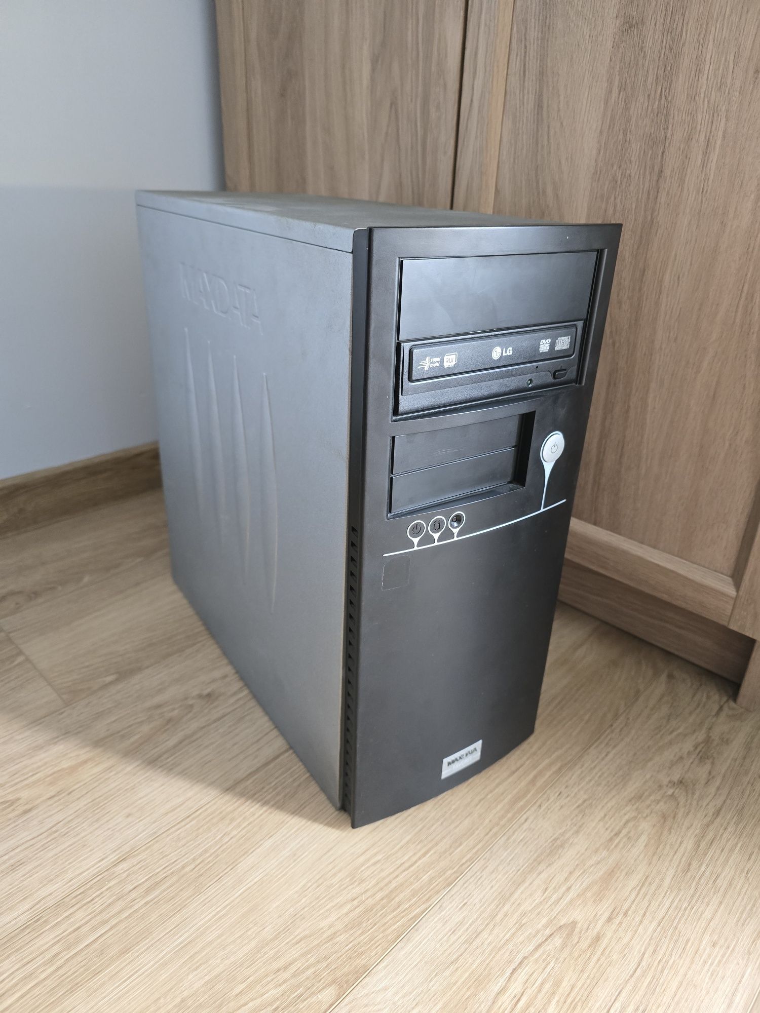 Komputer stacjonarny do nauki AMD Phenom II X3, 8GB RAM, Windows 10
