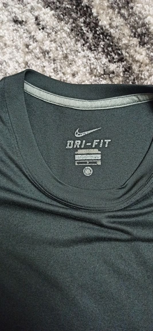 Футболки: Nike dri-fit, Adidas