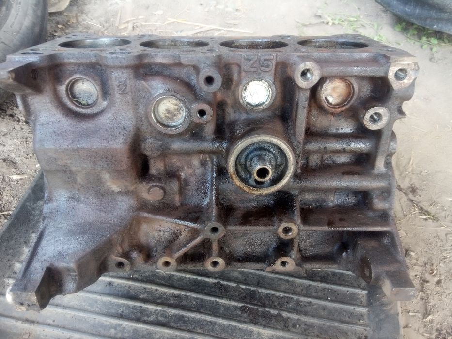 Продається мотор мазда323ф