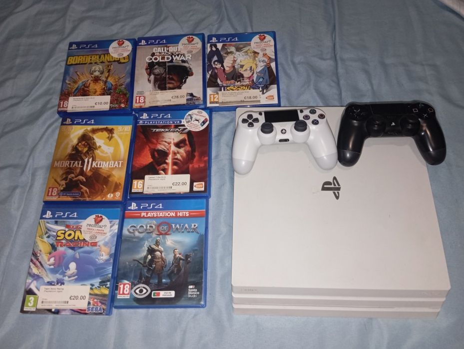 Playstation 4 pro 1Trb edição "Glacier White"