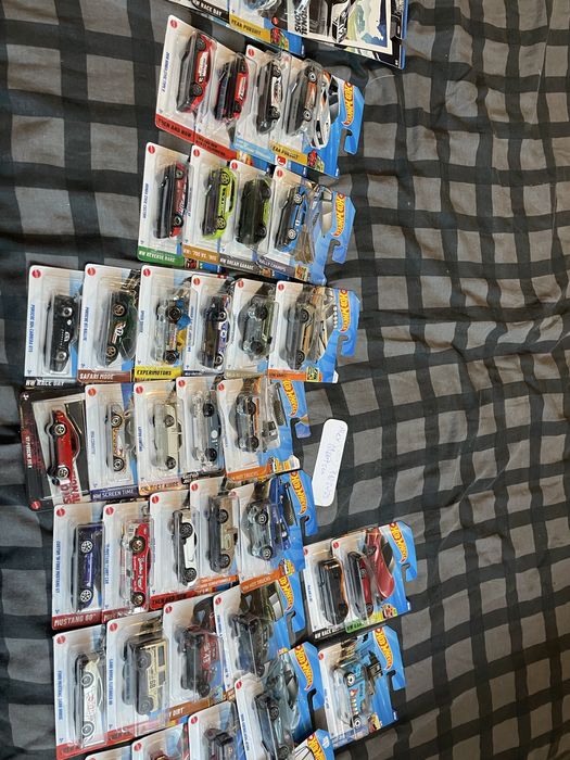 Zestaw hotwheels rezerwacja