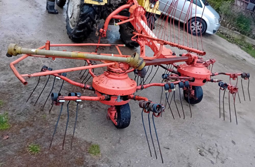 Przetrząsarko - zgrabiarka do siana Kuhn