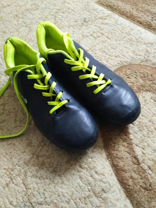 Бутсы сороконожки  футбольные с шипами  кроссовки