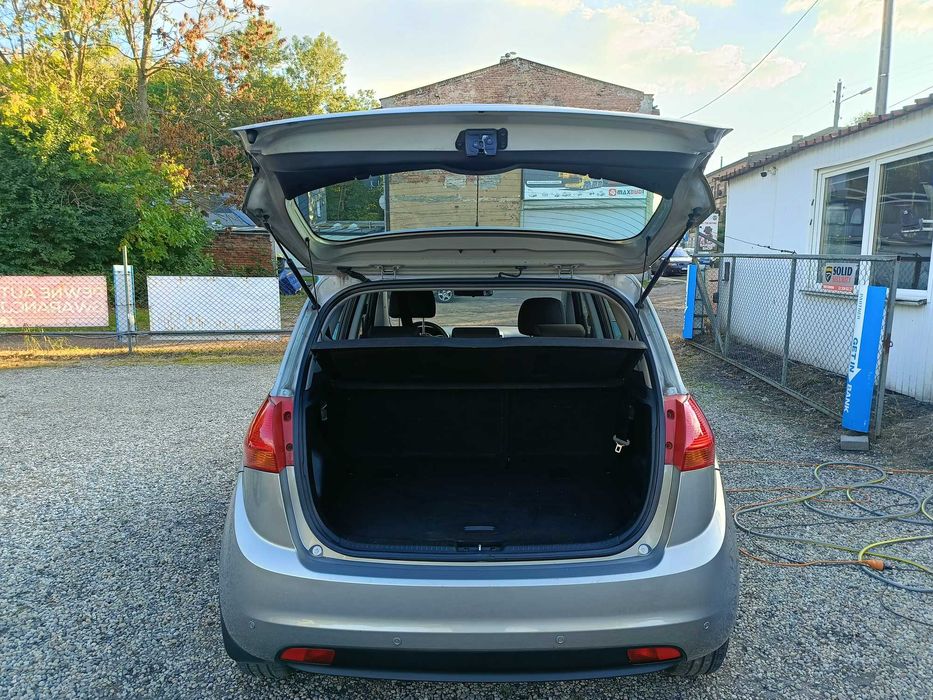 KIA VENGA 1.4 90 KM, Klimatyzacja, Czujniki Parkowania, Bardzo ładna