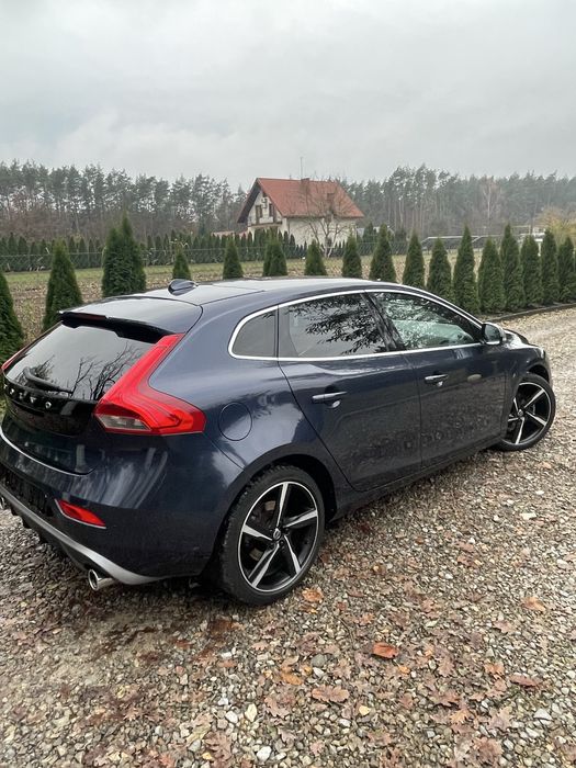 Volvo V 40 D2 1.6 R-design pano/blis/akty. tempomat/kamera/xenon/skóra