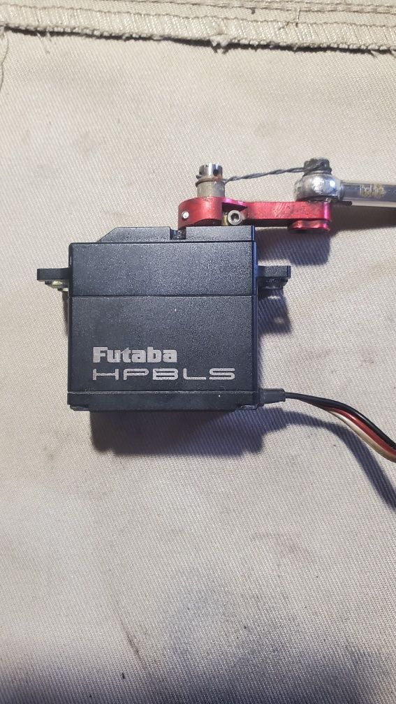 Срочно Сервопривод futaba hps a703 Цена за 2 сервопривода.