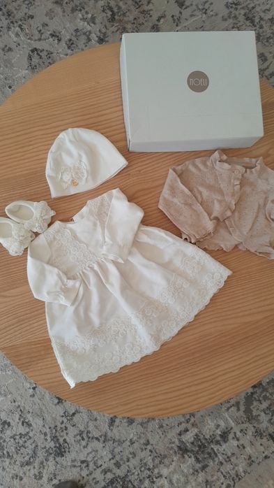 Piękny zestaw na chrzest Noeli r.74 – sukienka + buciki + czapeczka