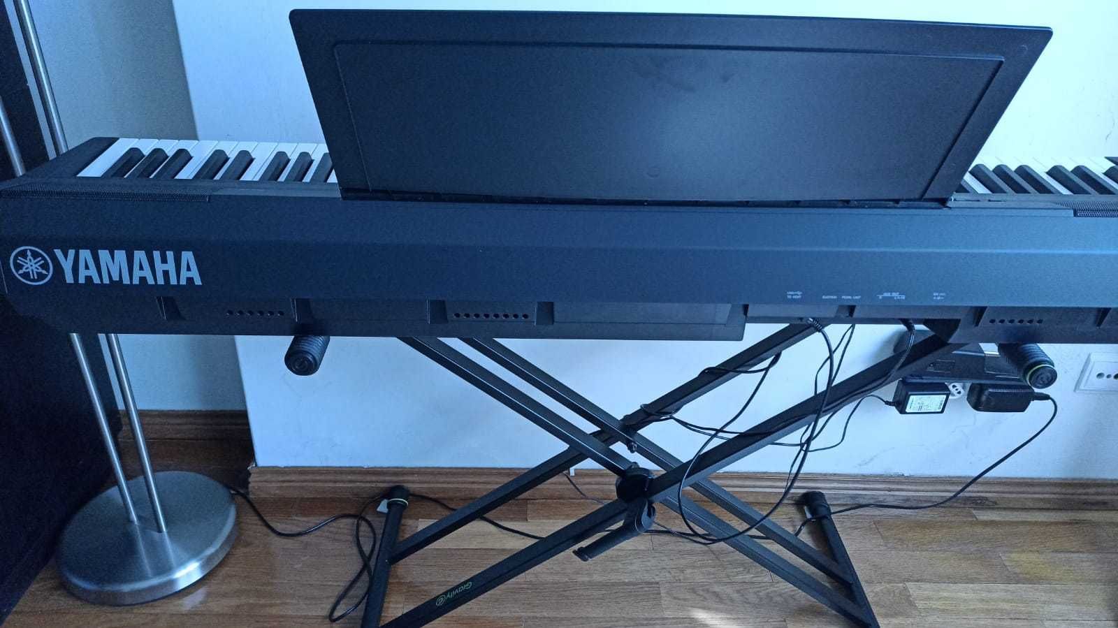 Teclado de piano Yamaha P-115 como novo, com suporte e pedal