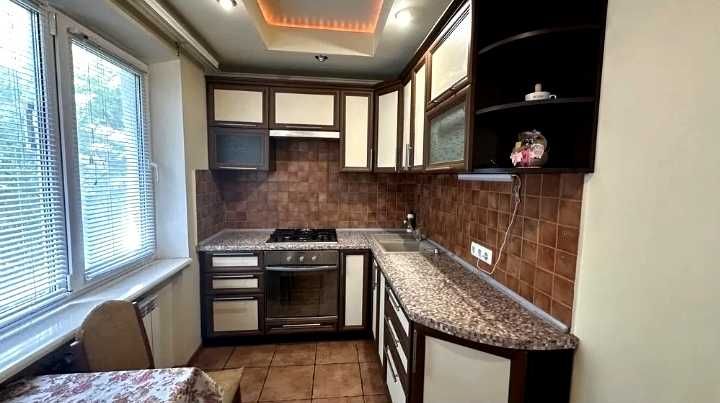 Продам 2х кв Одесская 3/5 с капит ремонтом, меб.