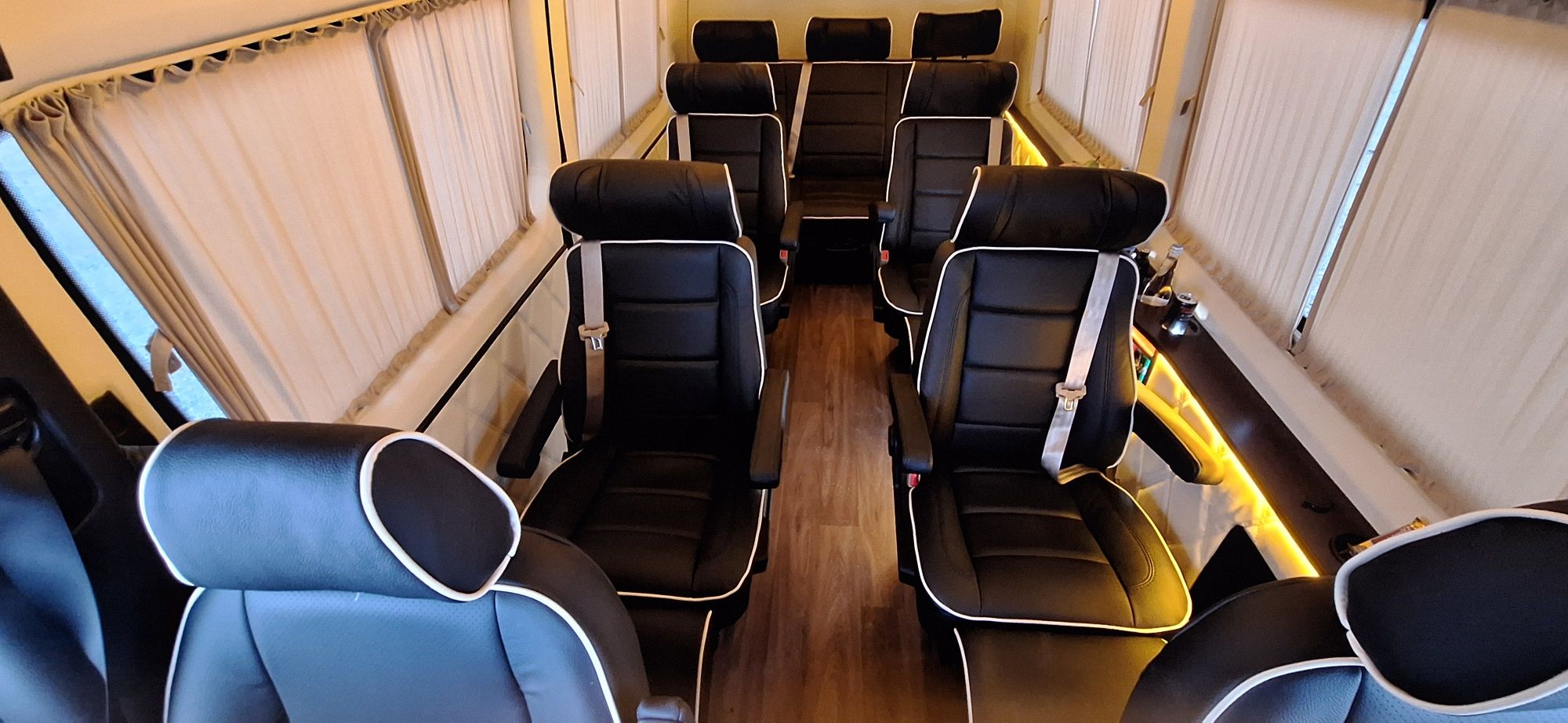 wynajem busów dla 8 lub 17 pasażerów przewóz osób bus vip warszawa