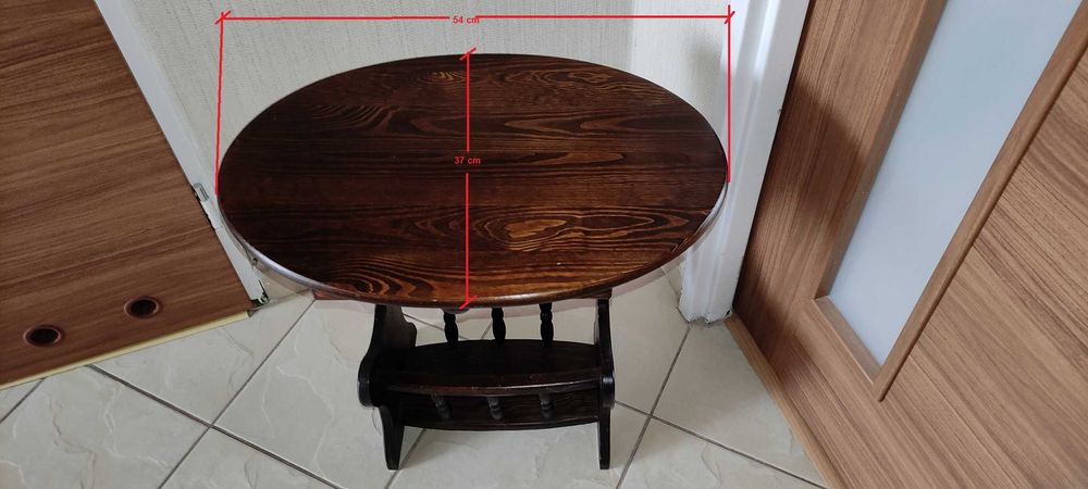 Stoliczek z szufladką na gazety