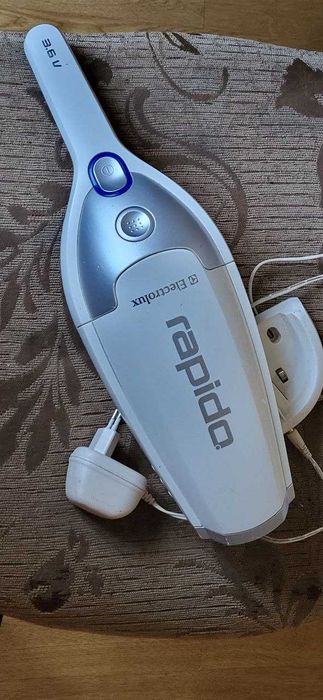 ручний пилосос ELECTROLUX для автомобіля, меблів