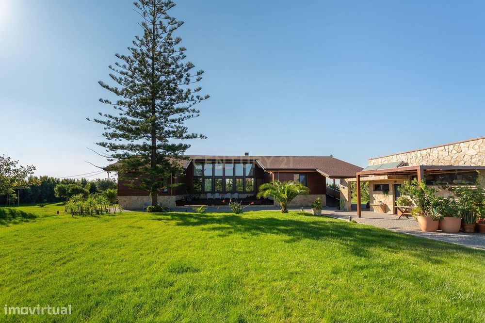 Moradia Isolada em Sarilhos Grandes com Vista para o Rio e Jardim Priv