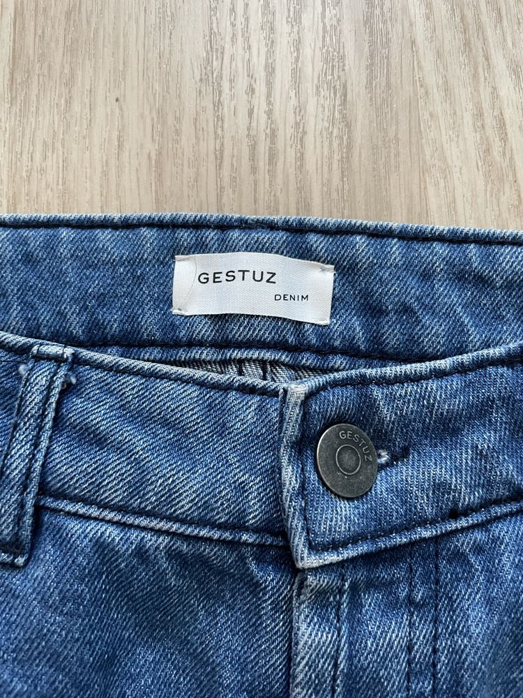 Jeansy Gestuz z bawelny