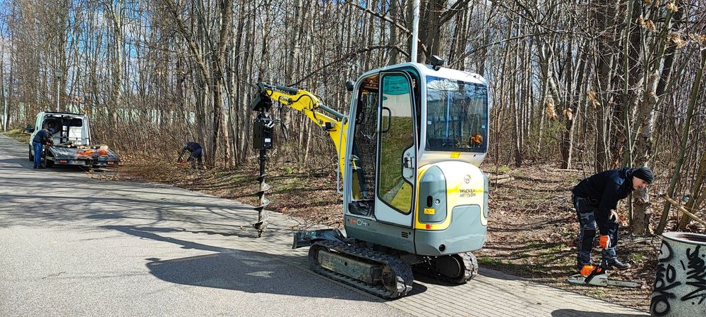 Minikoparka*Wiertnica pod Ogrodzenia*Wykopy pod przylacza elektr oraz
