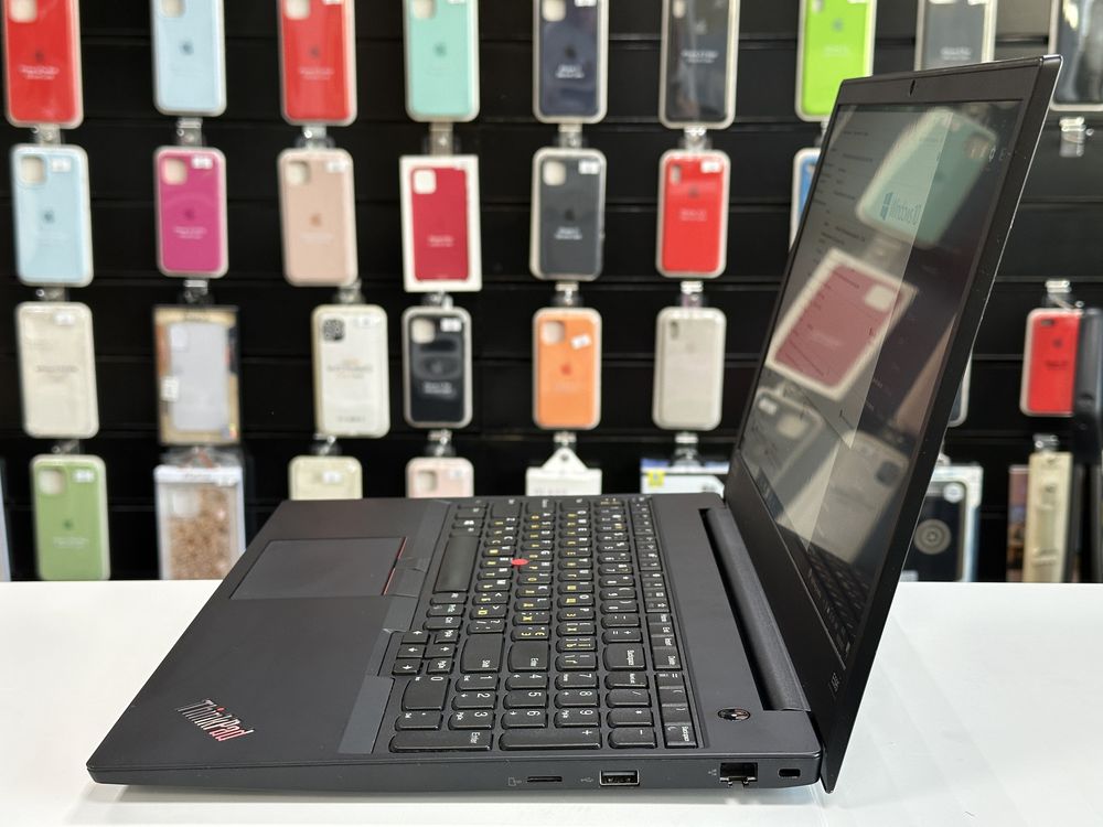 Lenovo Thinkpad E595 15.6" full hd ips Ryzen 5 Vega 8 16 DDR4 SSD+HDD
