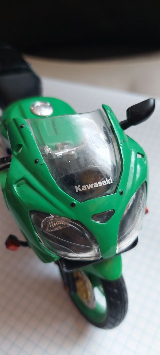 Model kolekcjonerski Kawasaki ZX-9R