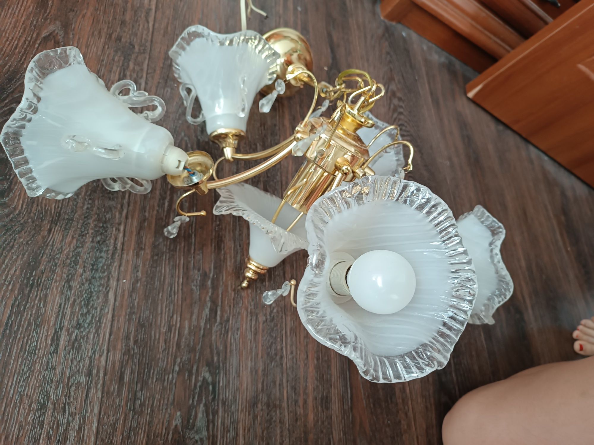 Продам чудову Люстру