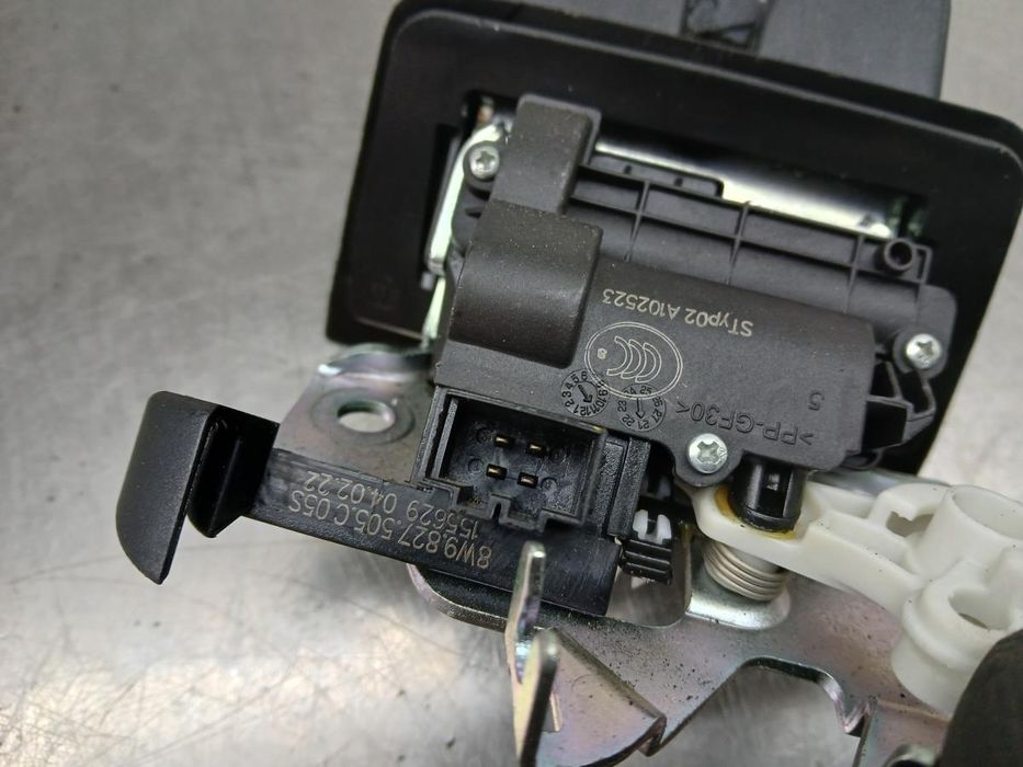 Fechadura / fecho da mala AUDI A3 Sportback (8YA)