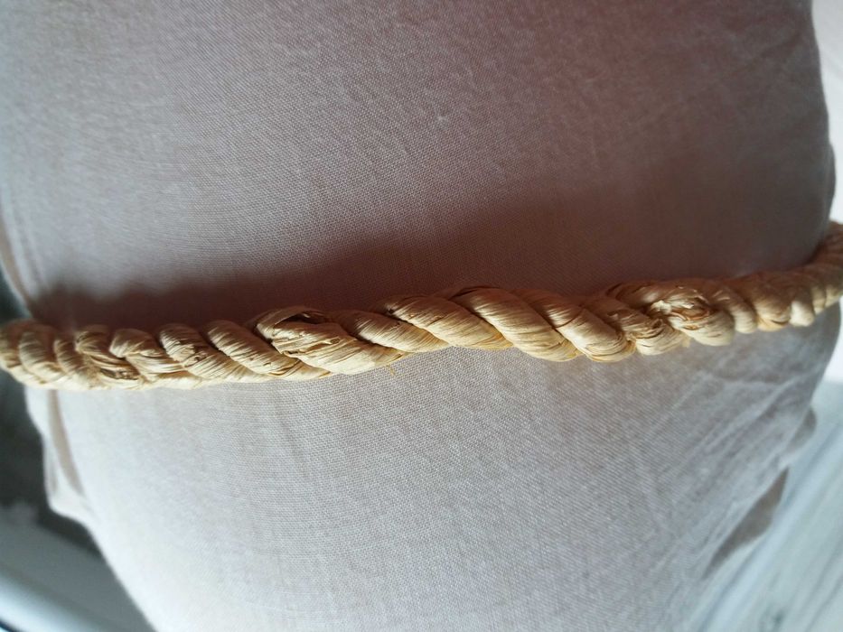 Mała słomiana torebeczka