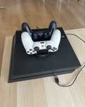Playstaion 4 + 2 pady