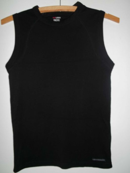 H&M bluzka sportowa czarna bezrękawnik rozmiar 140 na ubraniu