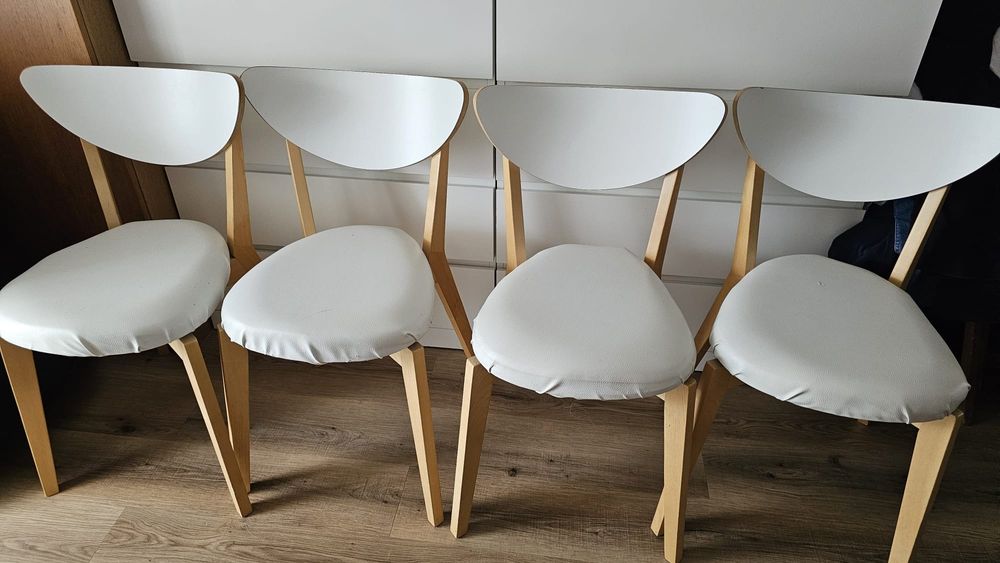 Conjunto de mesa com 4 cadeiras