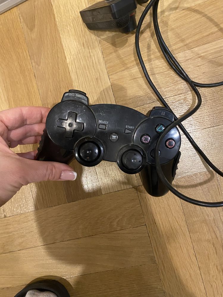 Ps3 + 8 gier+ 3 pady + pelne okablowanie plus kamerka do move
