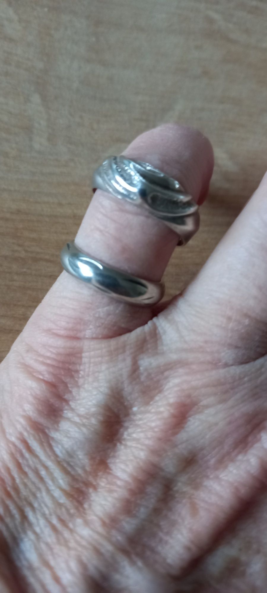 Серебряные изделия- кольца, браслет, запонки и бижутерия .