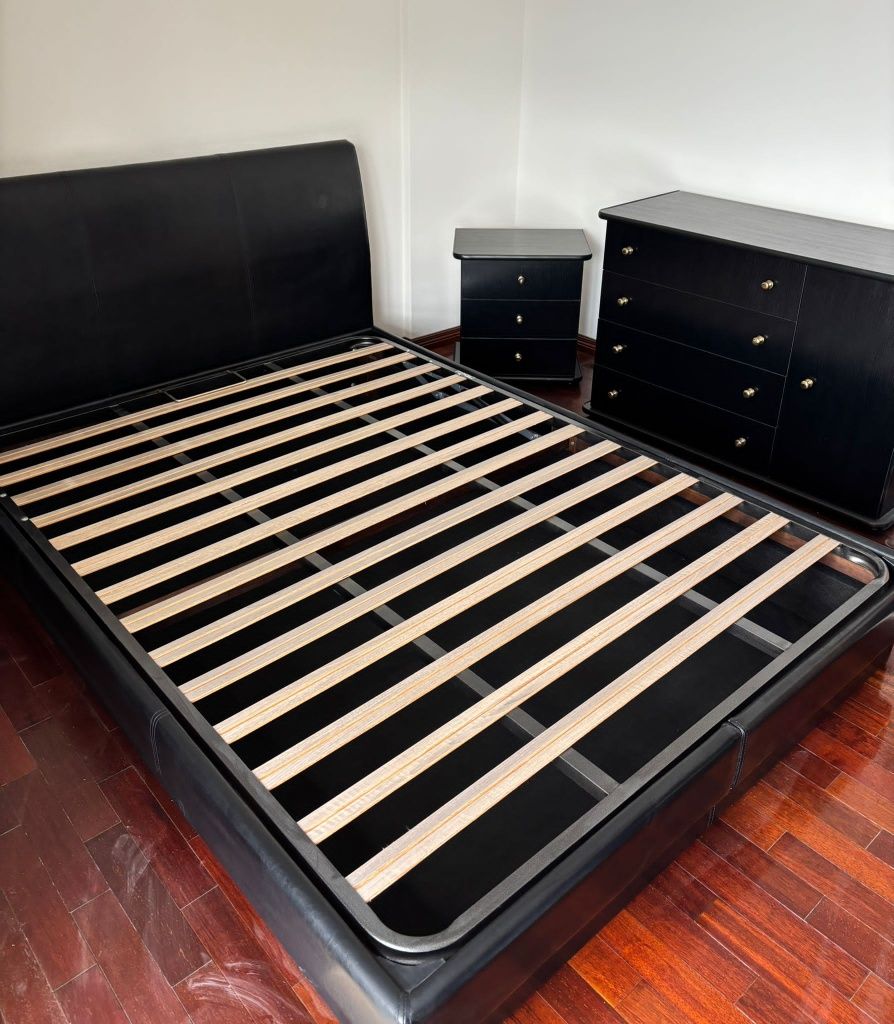 Mobilia de quarto em tons pretos