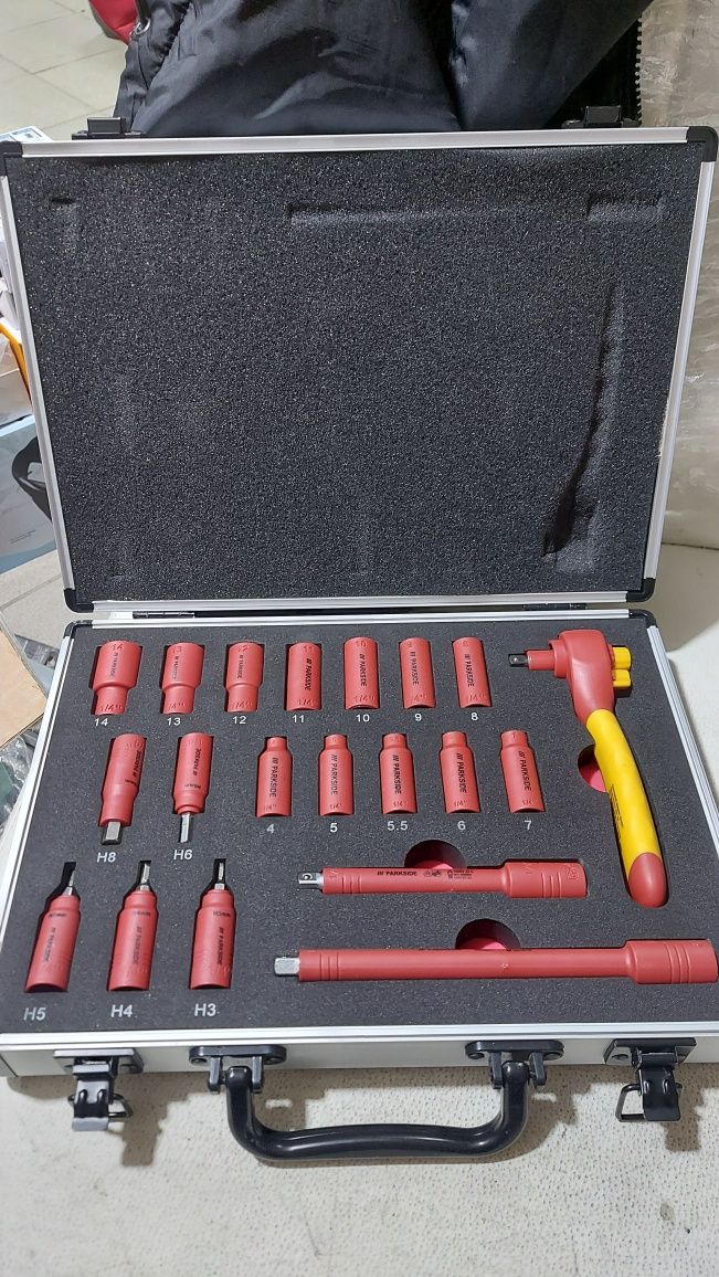 Набір ізольованих торцевих ключів з тріскачкою 1/4" Parkside WU8440011