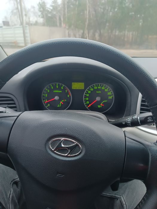Хюндай акцент 
https://m.olx.ua
Продаж Hyundai Accent - Київ