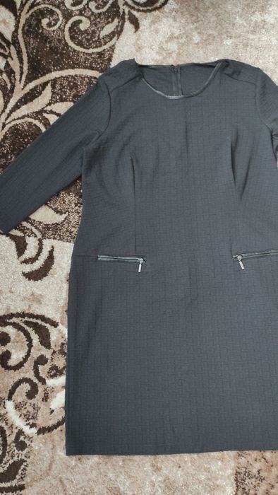 Продам женское платье.