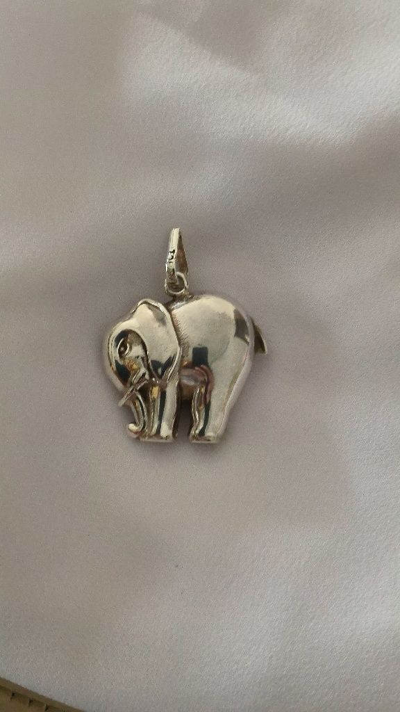 Elefante em prata topázio