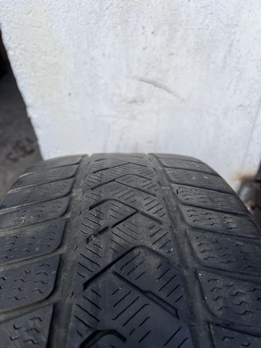 Zimowe opony Pirelli 235/45/18